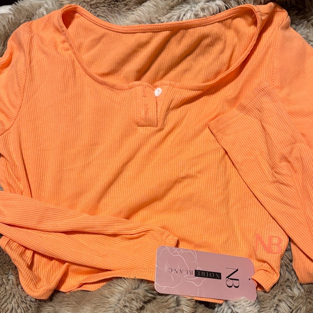 Noire Blanc, orange, long sleeve crop top, size L